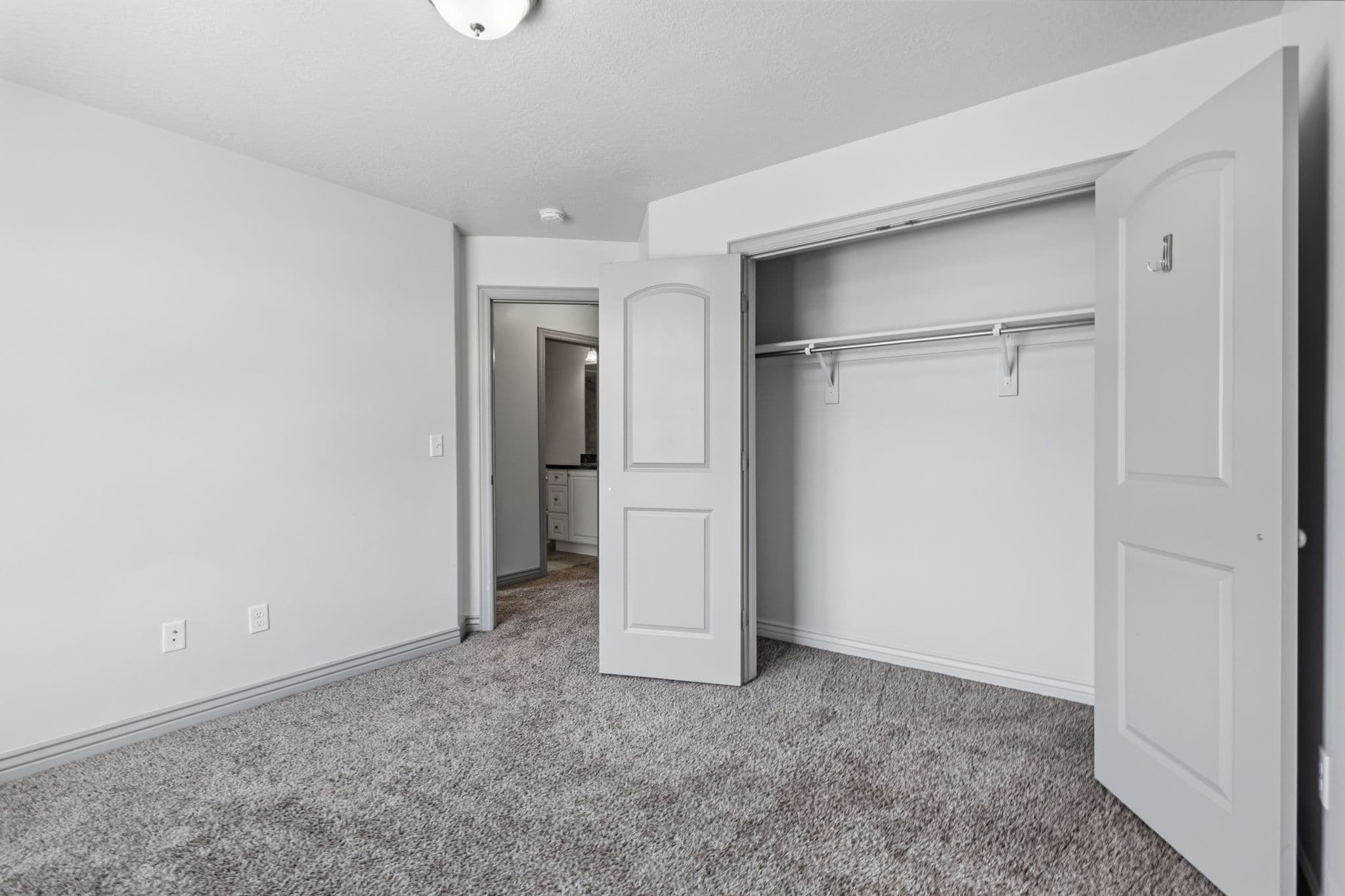 Vineyard Single Room: 704 S 1840 W