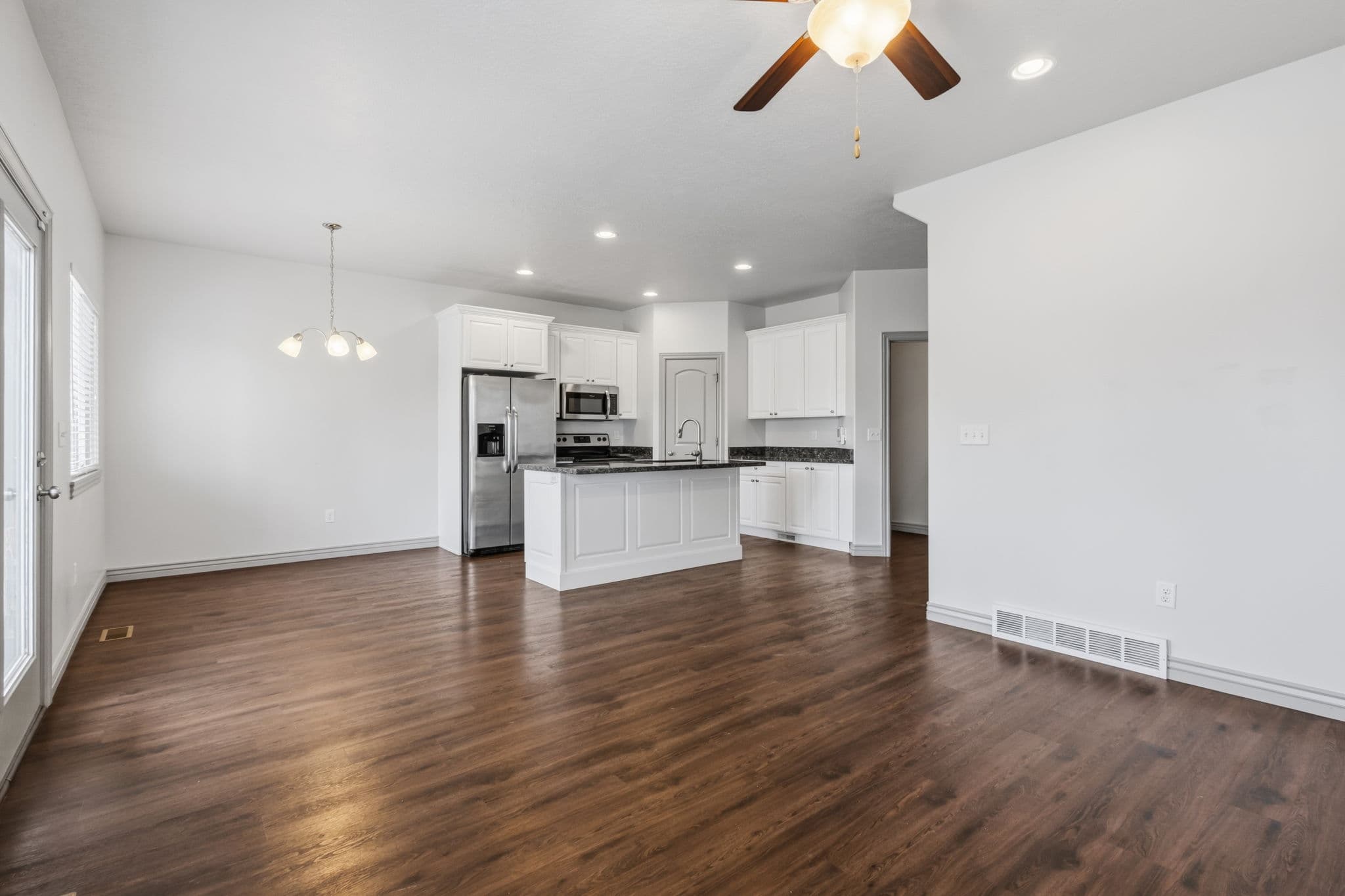 Vineyard Single Room: 704 S 1840 W