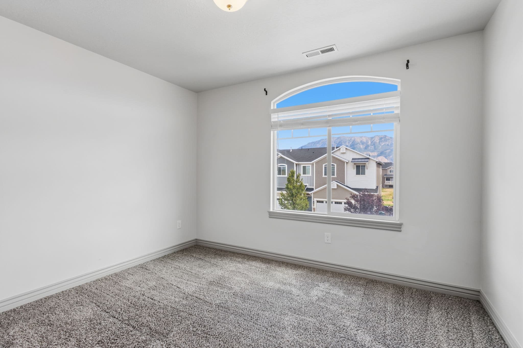 Vineyard Single Room: 704 S 1840 W