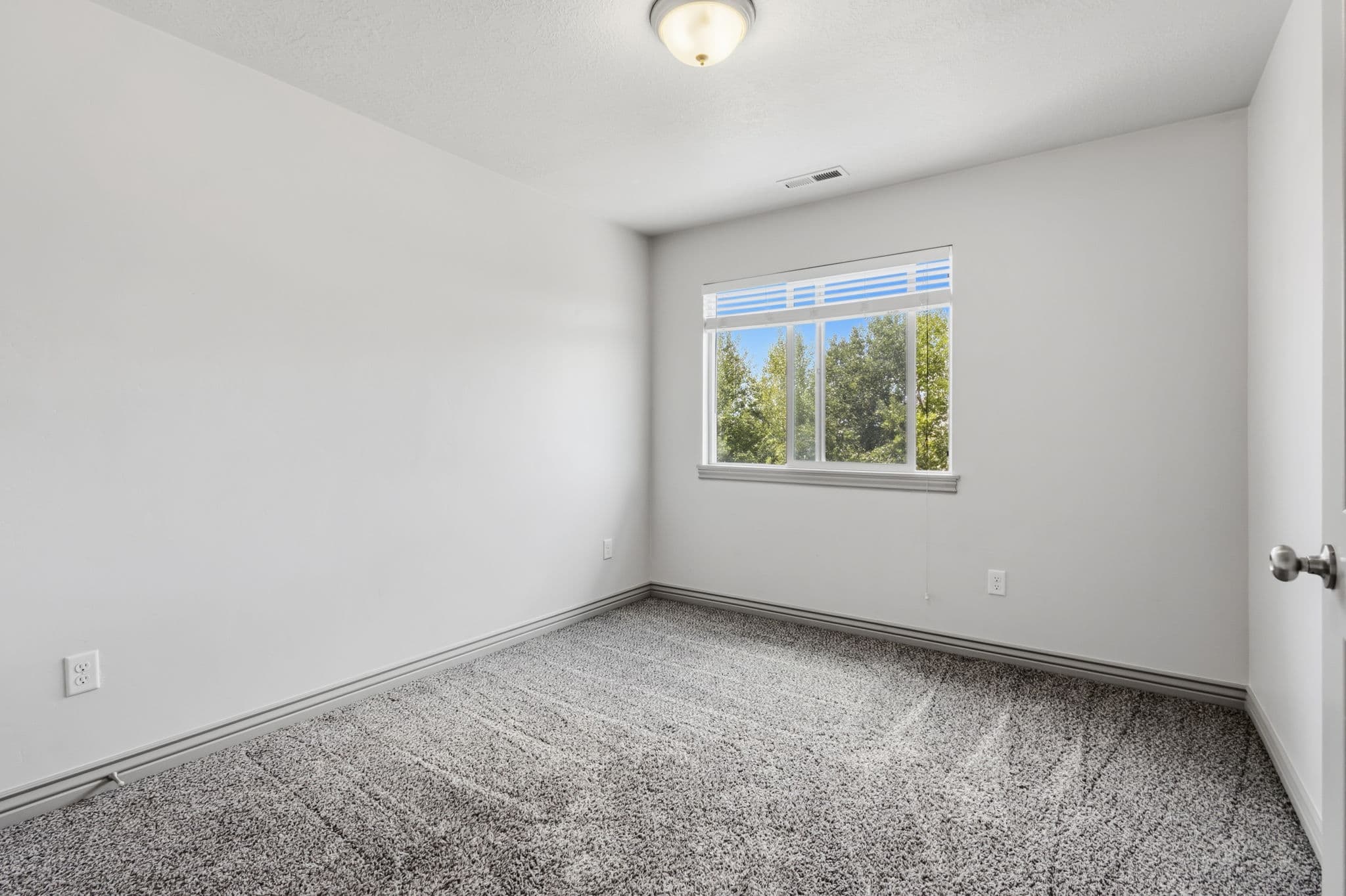 Vineyard Single Room: 704 S 1840 W