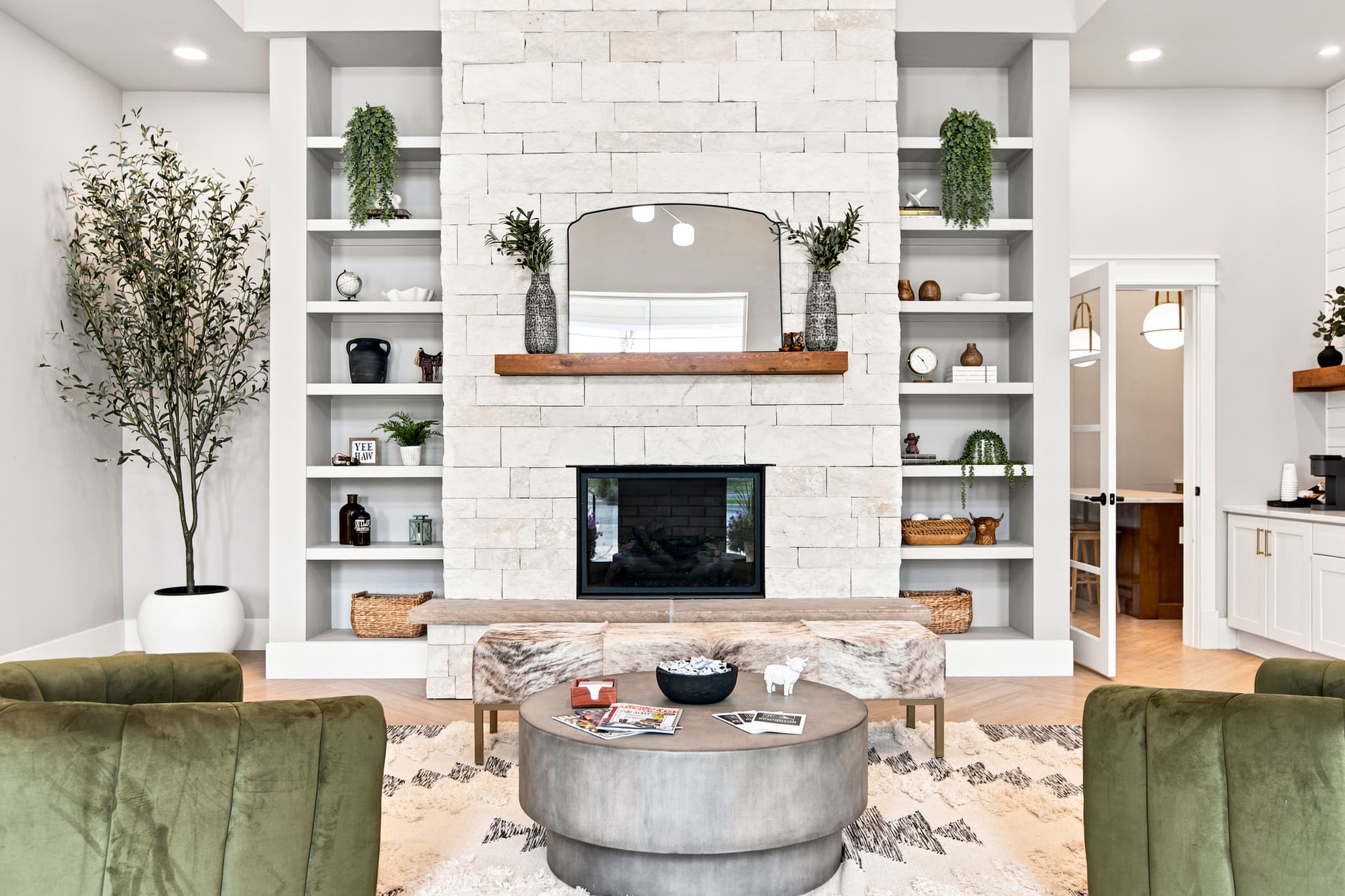 Helena Apartment: 695 Legend Loop