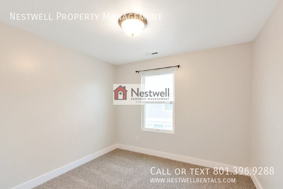 Riverton Townhome: 1811 W Torlundy Dr