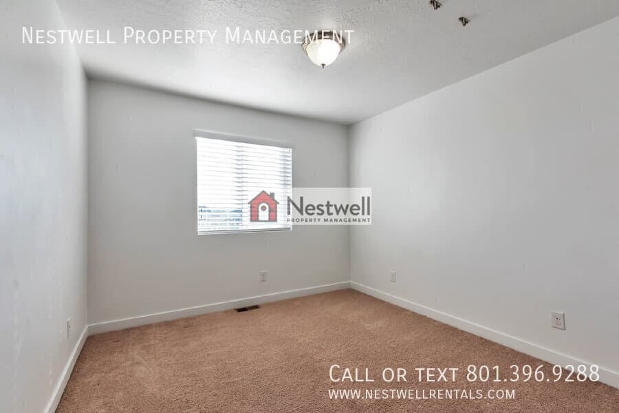South Jordan House: 11492 S Alta Loma Ln