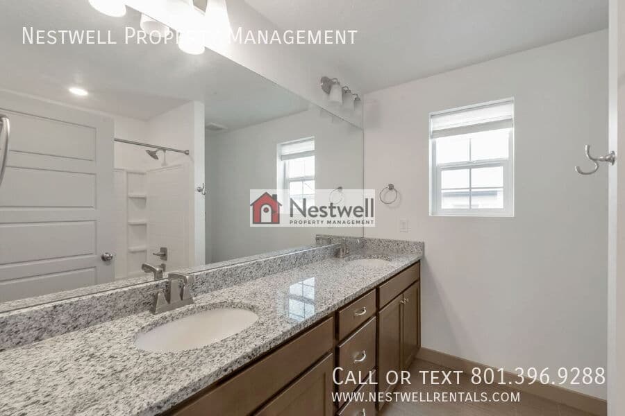 Saratoga Springs House: 231 S Buckhorn Bath Ave