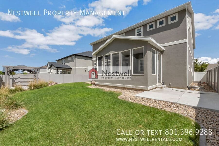 Saratoga Springs House: 231 S Buckhorn Bath Ave
