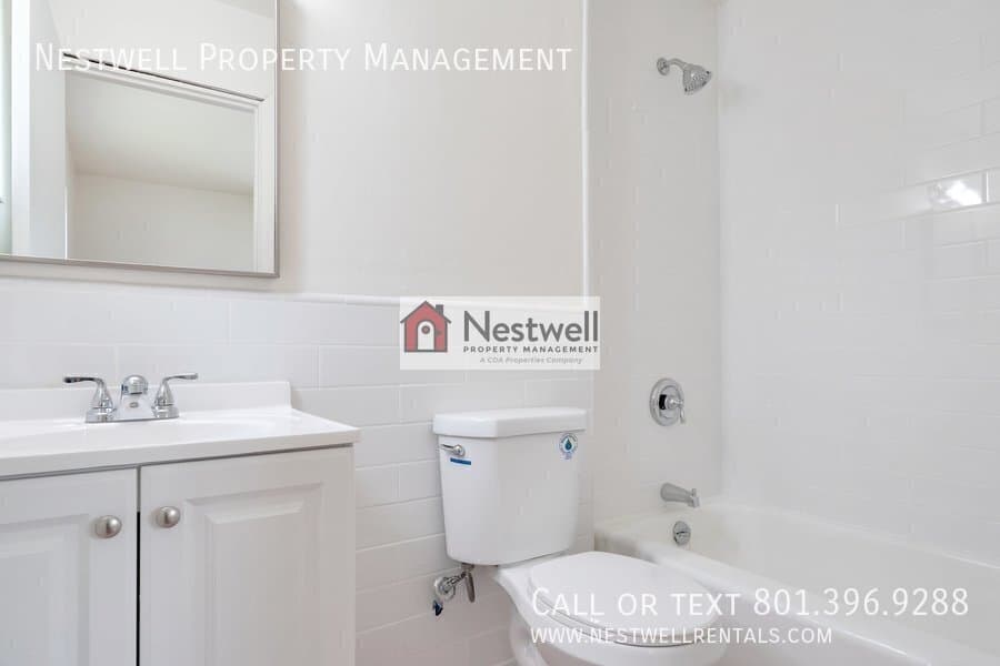 Sandy House: 9329 S Sneddon Dr