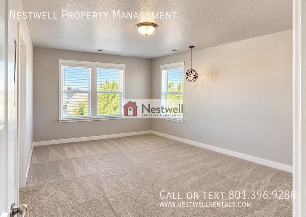 South Jordan House: 4966 W Kitsap Way