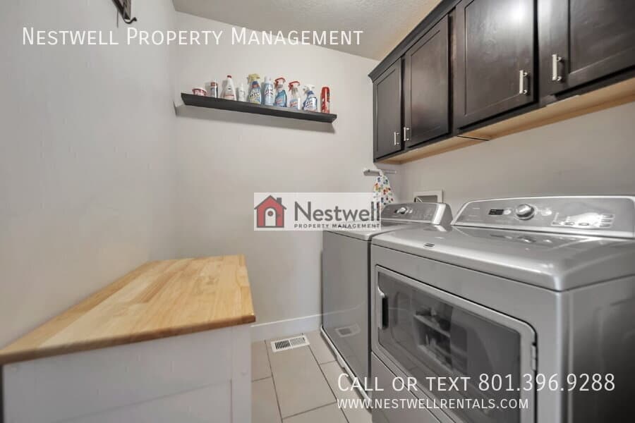 Herriman House: 12077 S Window Arch Ln