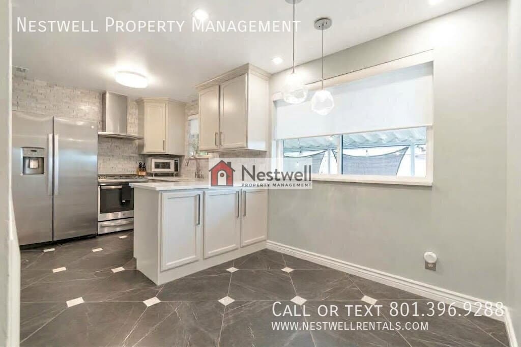 Midvale House: 7688 S 1130 E
