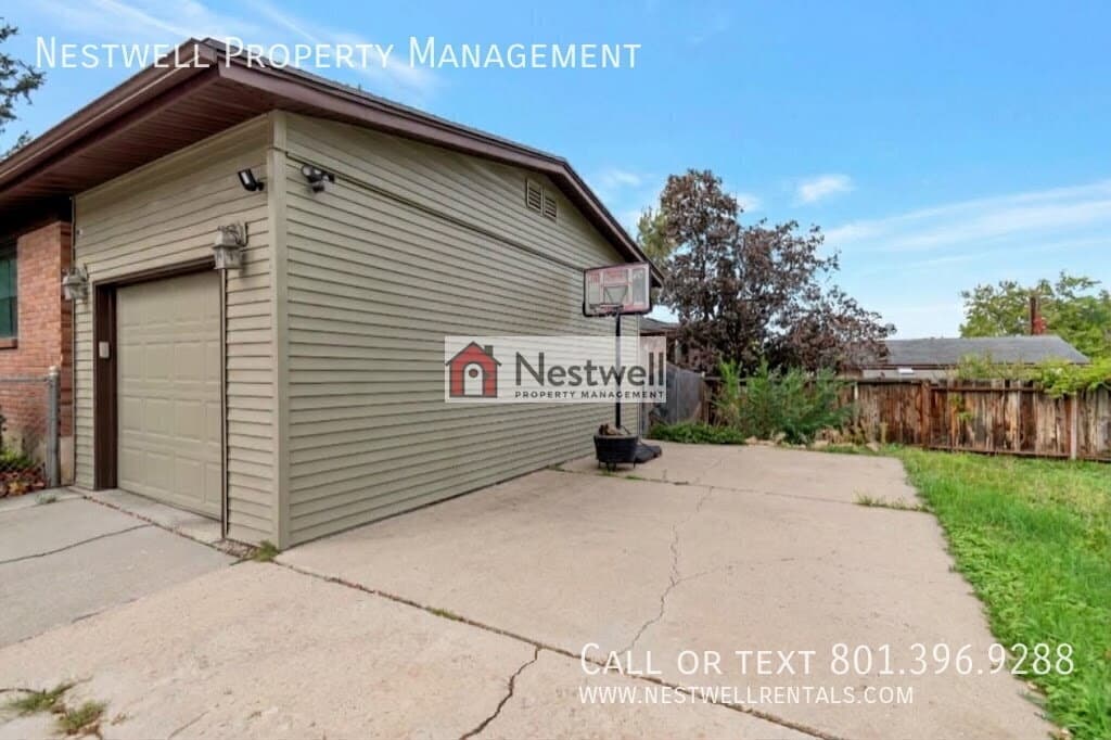 Midvale House: 7688 S 1130 E