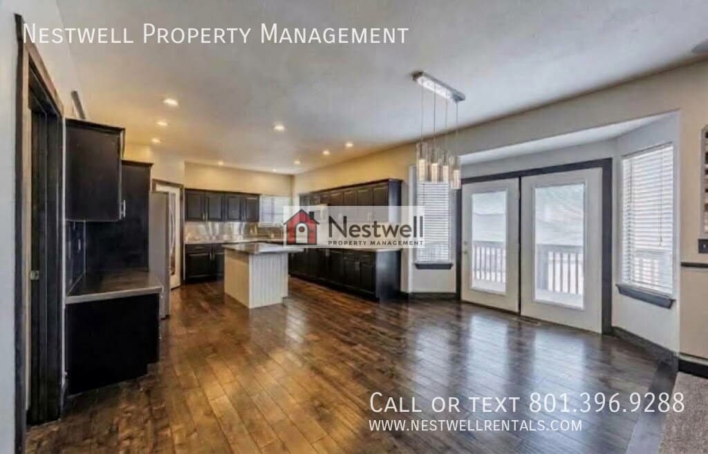 South Jordan House: 9995 S Caddie Cir