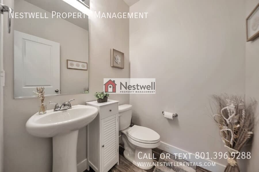 Herriman House: 12077 S Window Arch Ln