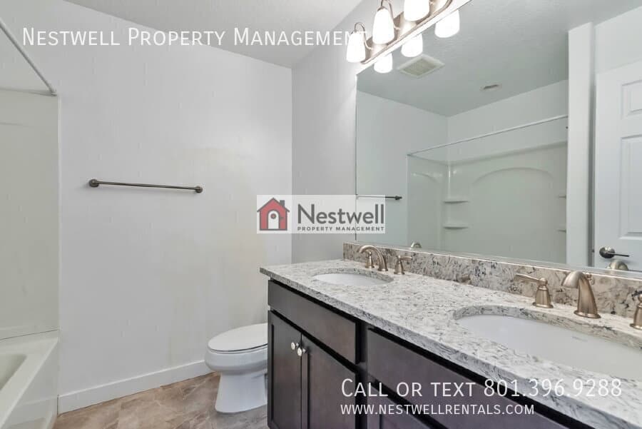 South Jordan House: 11492 S Alta Loma Ln