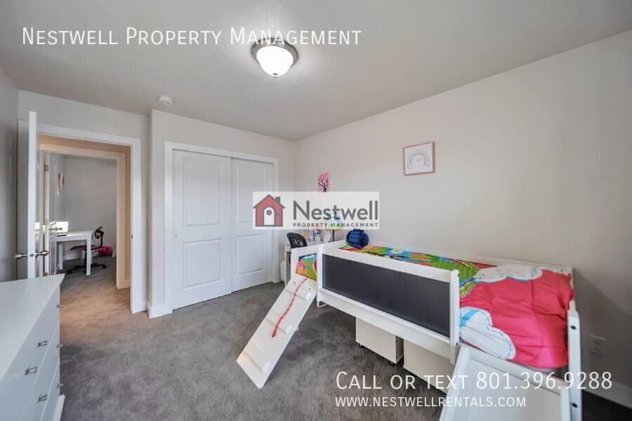 Herriman House: 12077 S Window Arch Ln