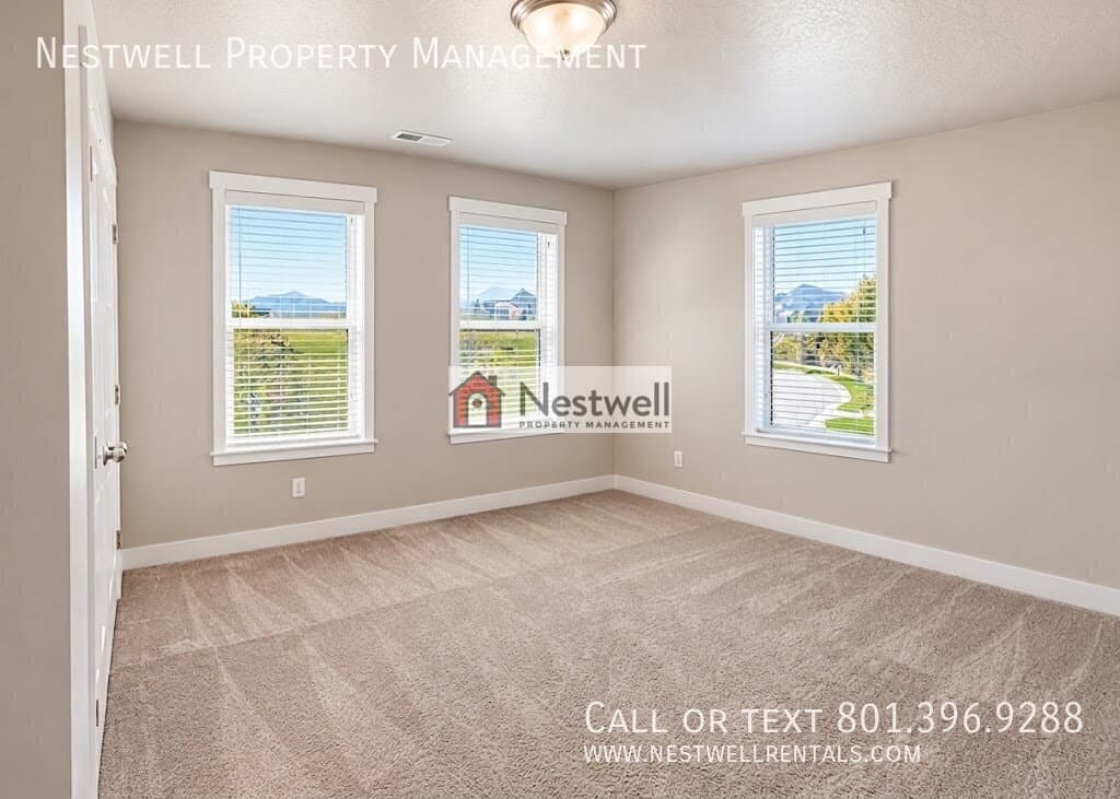 South Jordan House: 4966 W Kitsap Way