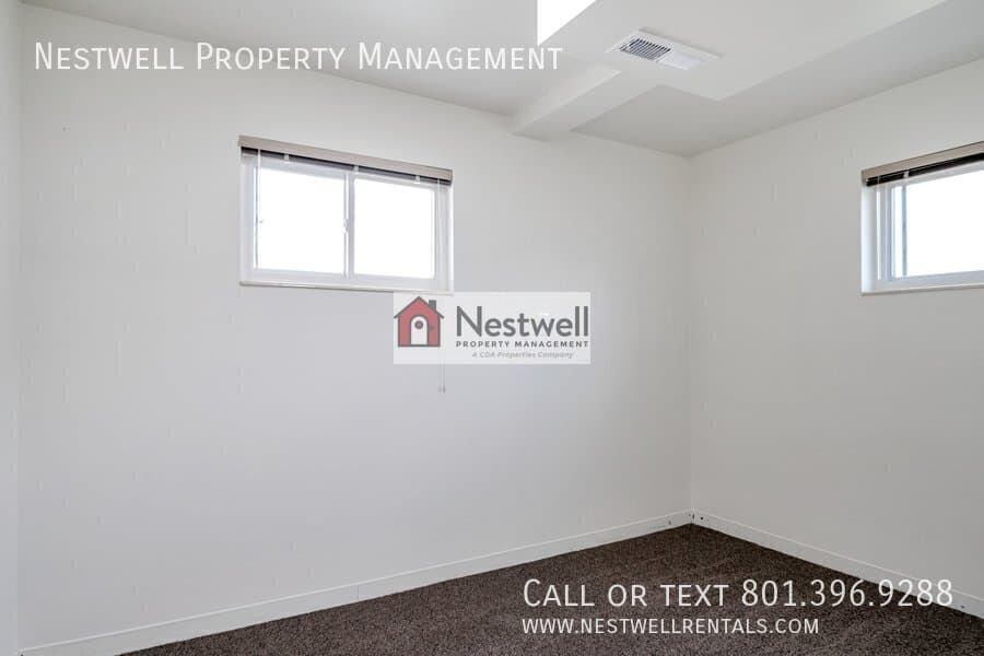 Sandy House: 9329 S Sneddon Dr