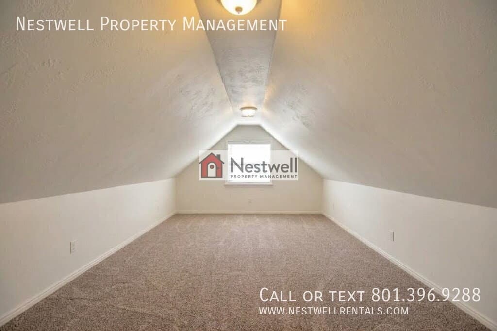 South Jordan House: 11607 S Grandville Ave