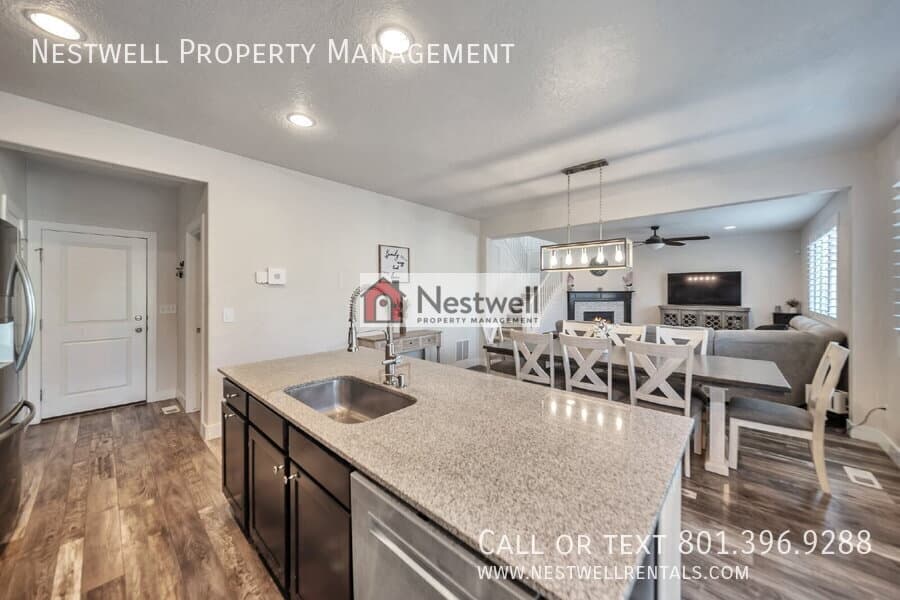 Herriman House: 12077 S Window Arch Ln