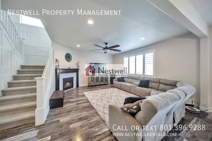 Herriman House: 12077 S Window Arch Ln