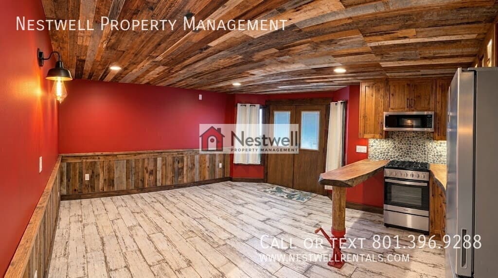 Draper Townhome: 2023 E Stoneleigh Dr