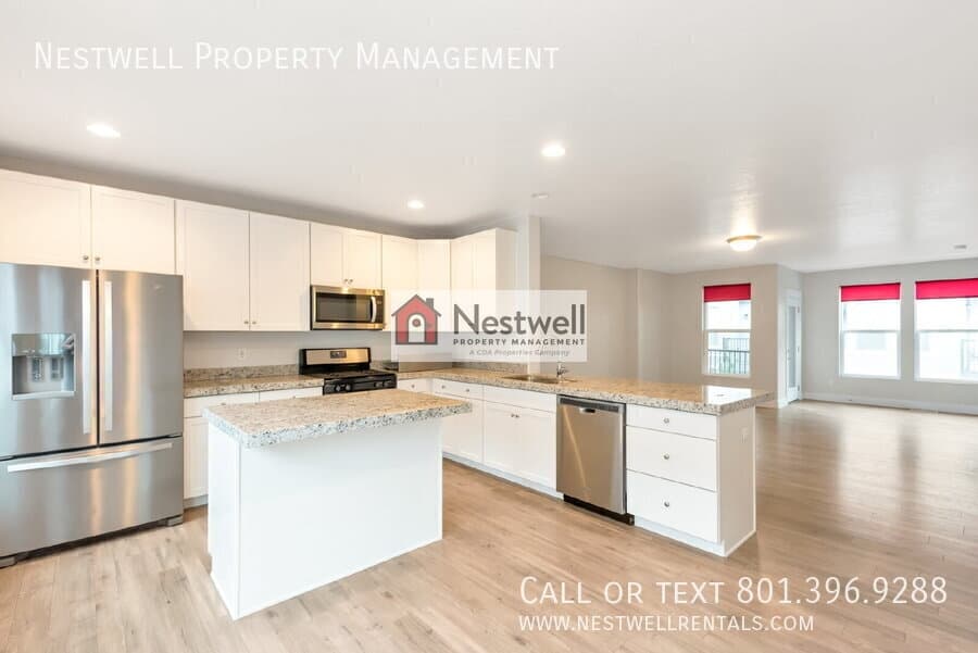 Riverton Townhome: 1811 W Torlundy Dr