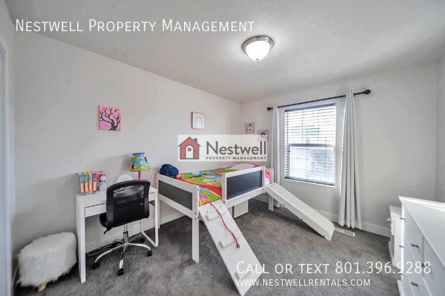 Herriman House: 12077 S Window Arch Ln