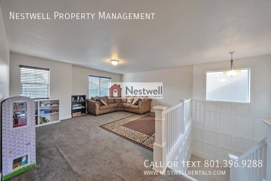 Herriman House: 12077 S Window Arch Ln