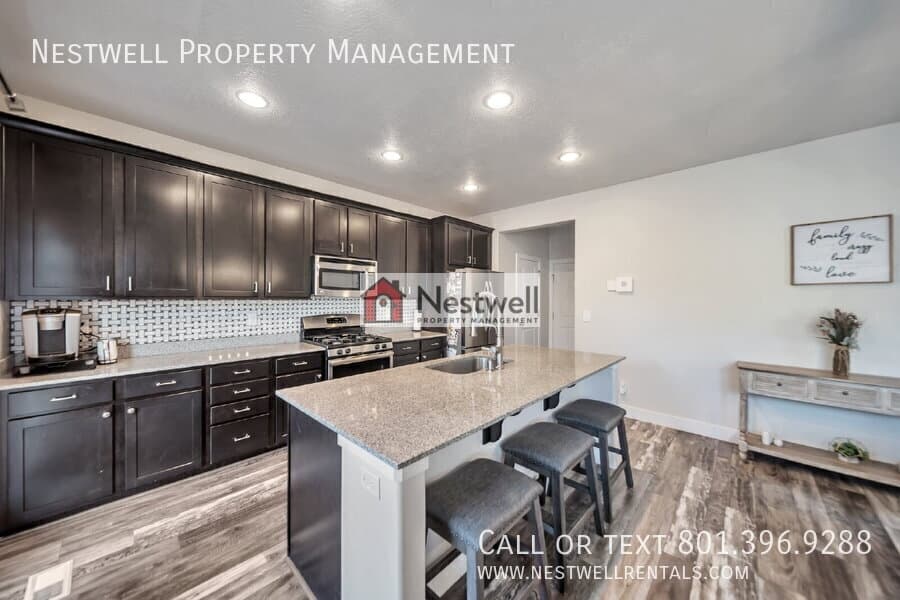 Herriman House: 12077 S Window Arch Ln