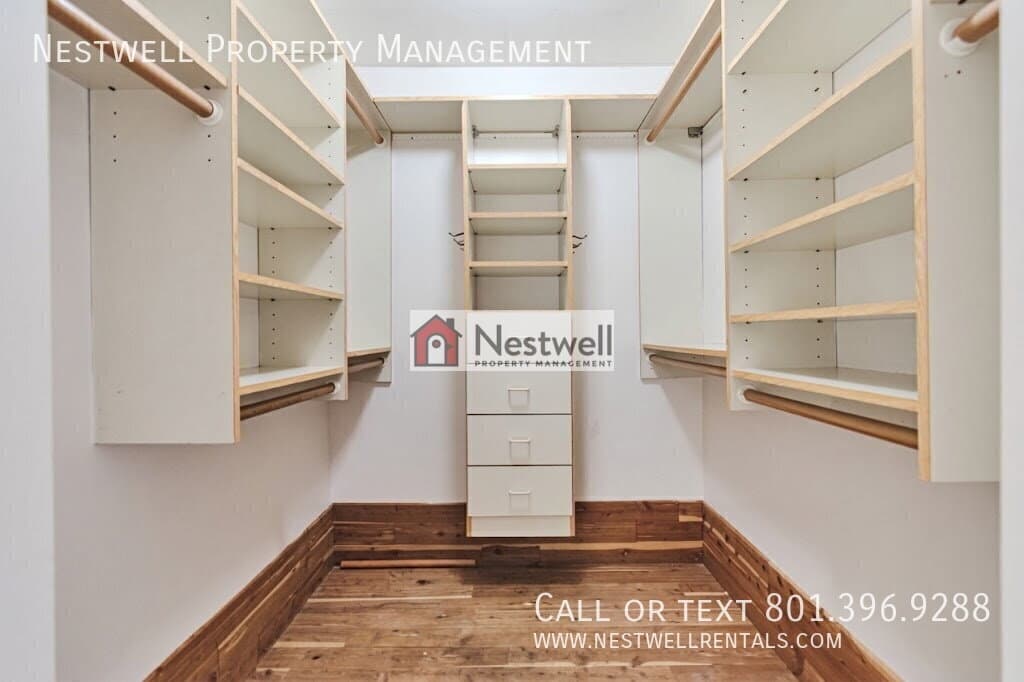 Sandy House: 660 E 9950 S