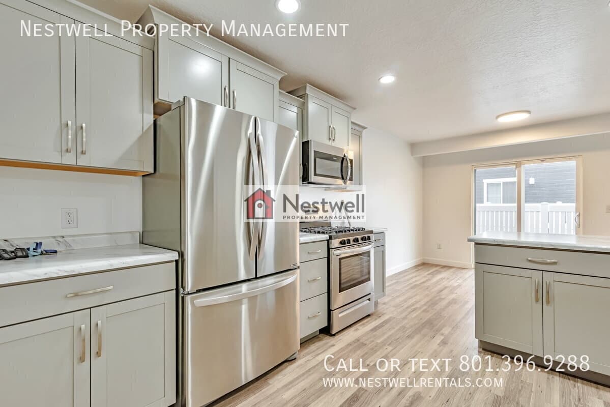 Saratoga Springs Townhome: 427 S Fox Chase Ln