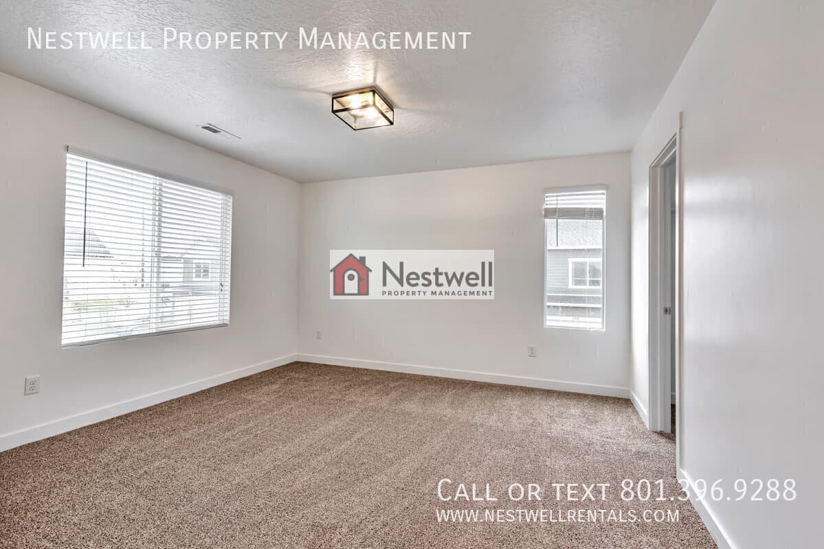 Saratoga Springs Townhome: 427 S Fox Chase Ln