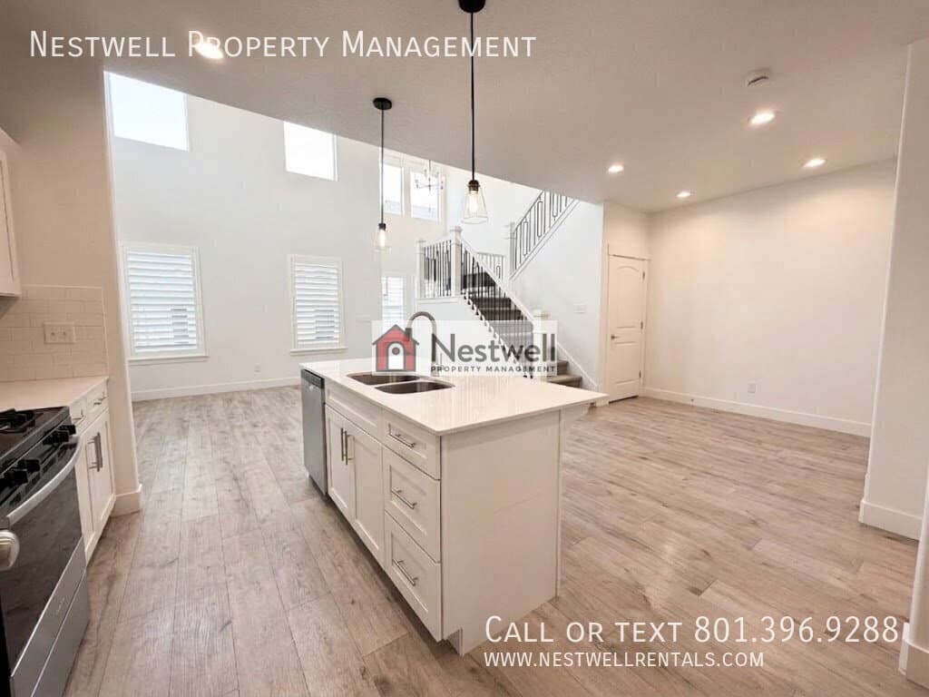 Herriman Townhome: 4604 W Wilson Peak Ln