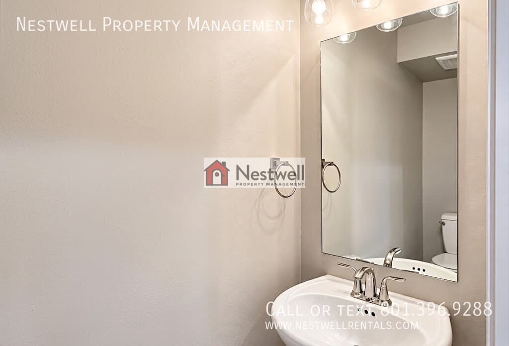 South Jordan House: 4966 W Kitsap Way