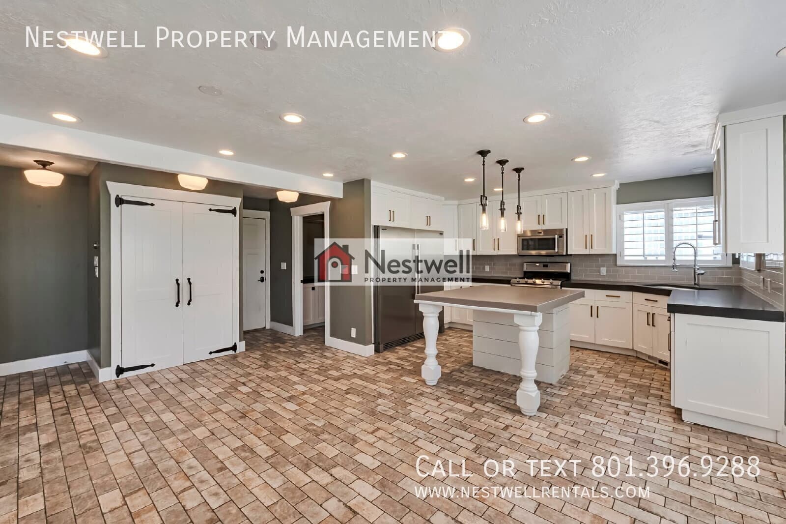 Alpine House: 713 S Cumberland Ct