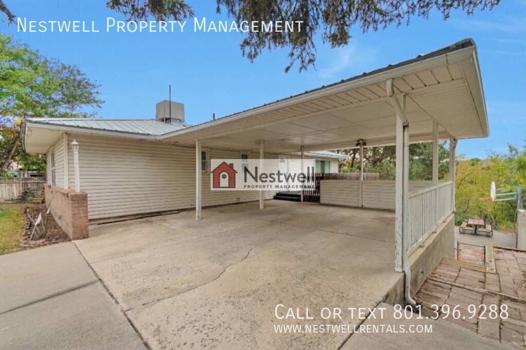 Sandy House: 660 E 9950 S
