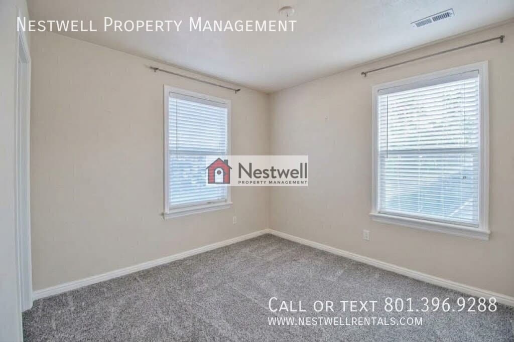 South Jordan House: 11607 S Grandville Ave