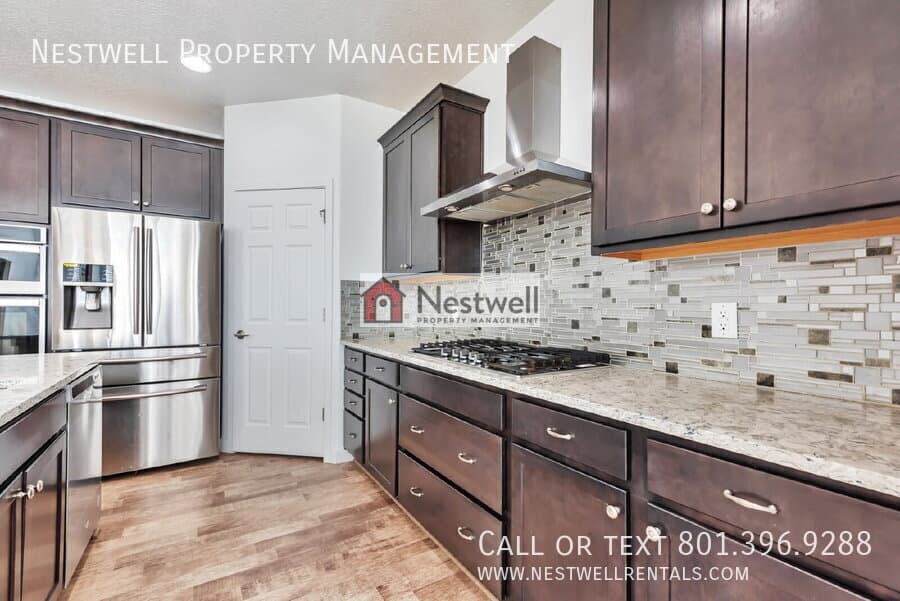 South Jordan House: 11492 S Alta Loma Ln