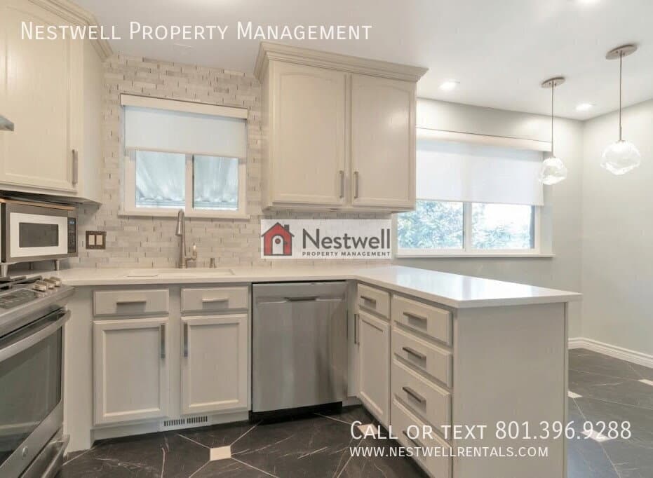 Midvale House: 7688 S 1130 E