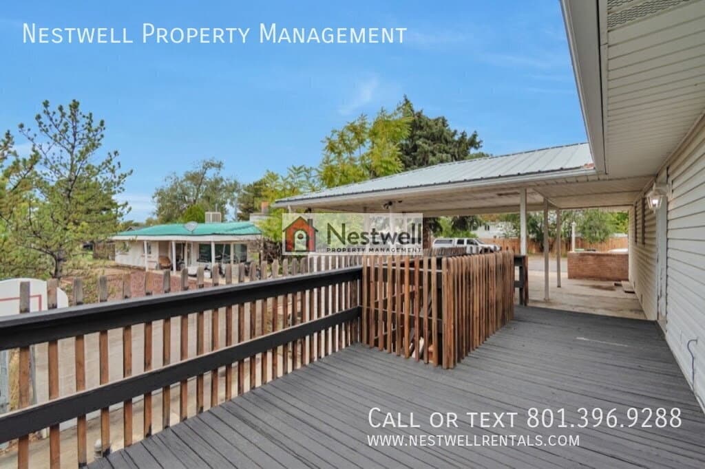 Sandy House: 660 E 9950 S