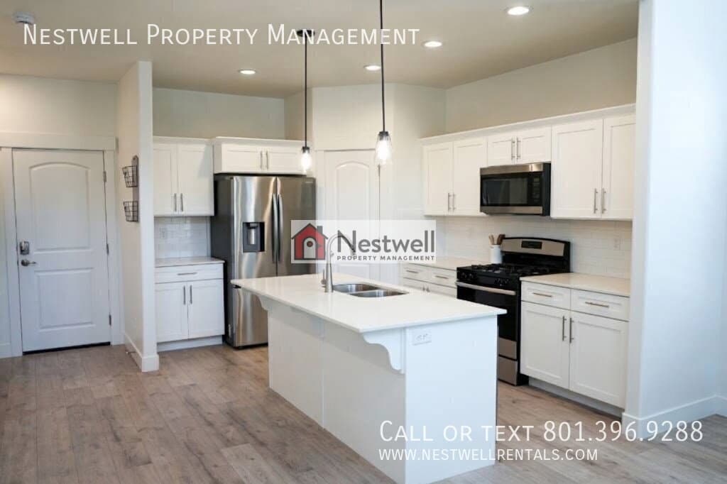 Herriman Townhome: 4604 W Wilson Peak Ln