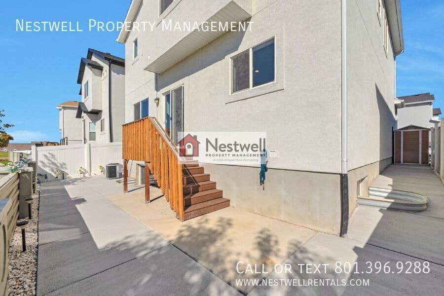 Vineyard House: 367 N 410 E