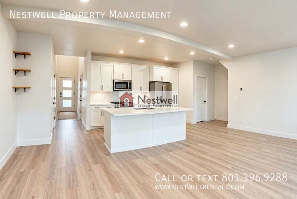 South Jordan Townhome: 11496 S Hollybrook Loop