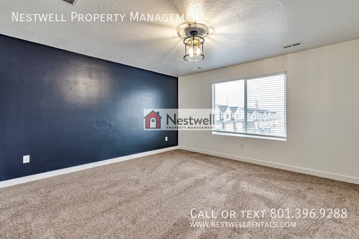 Saratoga Springs Townhome: 427 S Fox Chase Ln