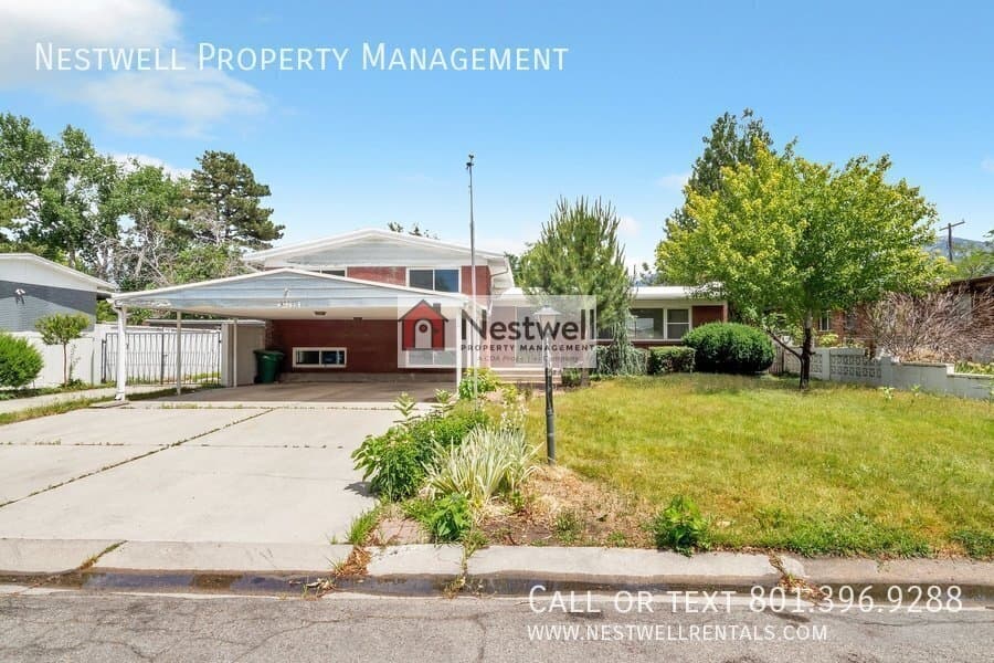 Sandy House: 9329 S Sneddon Dr