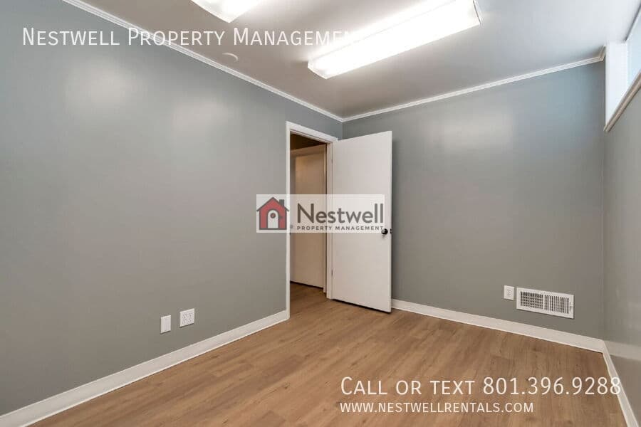 Salt Lake City Sublease or Student Contract: 2002 Smart Locker