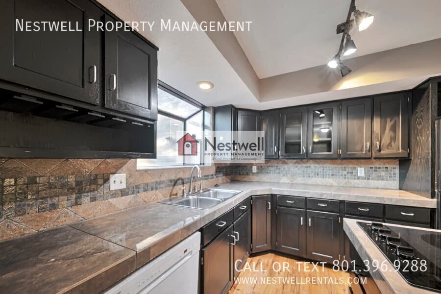 Sandy House: 3252 E Bell Canyon Rd