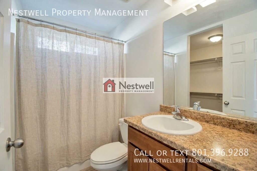 South Jordan House: 11607 S Grandville Ave