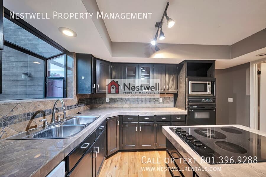 Sandy House: 3252 E Bell Canyon Rd