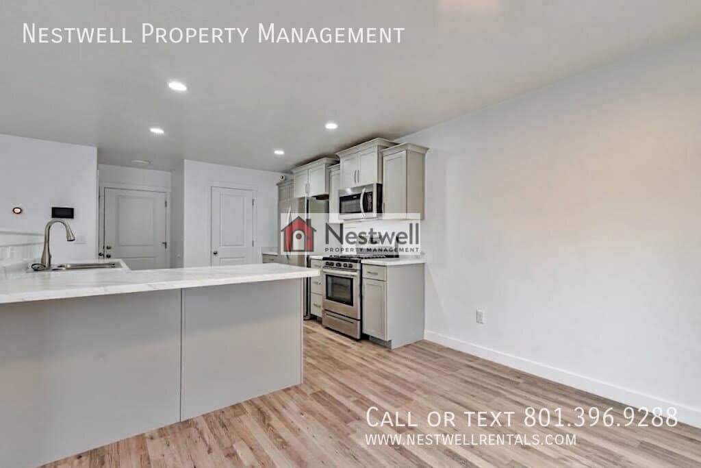 Saratoga Springs Townhome: 427 S Fox Chase Ln