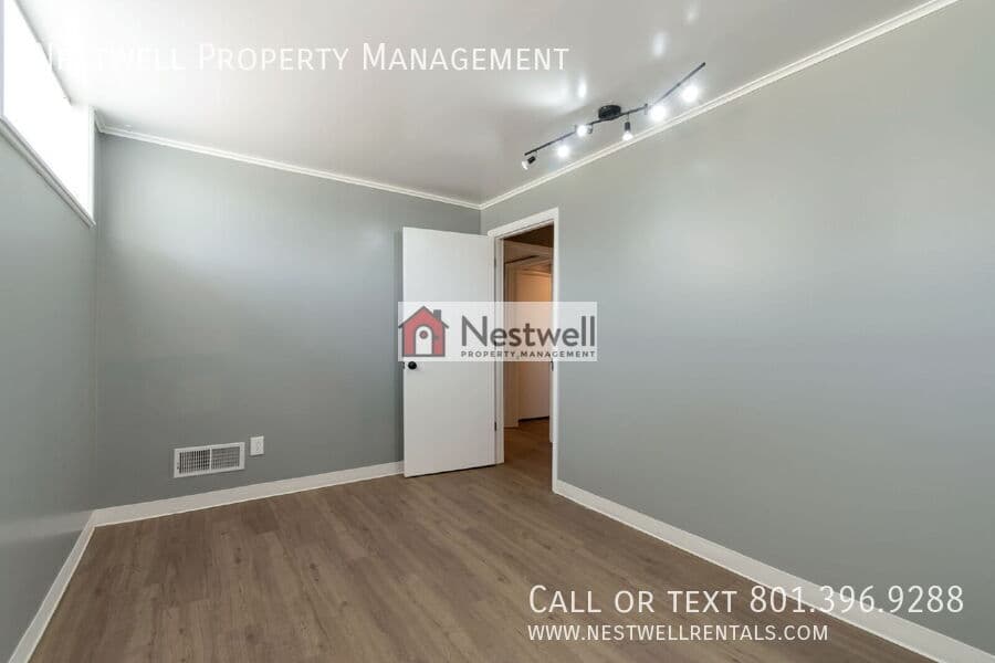 Salt Lake City Sublease or Student Contract: 2002 Smart Locker